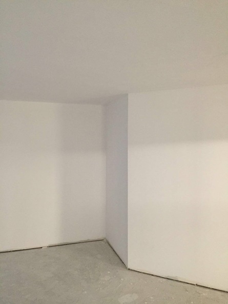 Bild: Trockenbau, Wand und Decke fertig bearbeitet